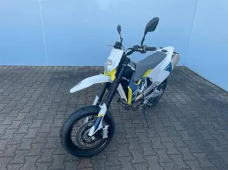 husqvarna 701 supermoto 4700 km hu/au neu