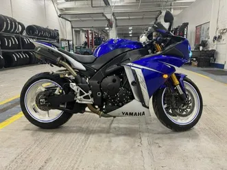 2011 yamaha yzf-r1 - team yamaha blue/white