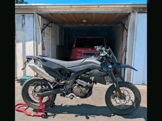 schöne aprilia sx125