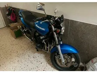 moto naked kawasaki zr7 restaurata