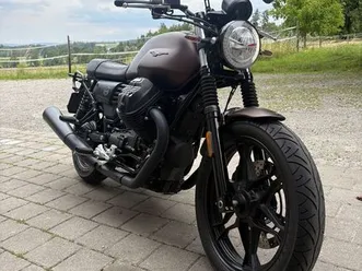 moto guzzi v7 stone, keine 4‘000 km wie neu!