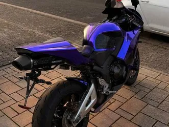 honda cbr600rr pc40 rennstrecken umbau lila/schwarz foliert