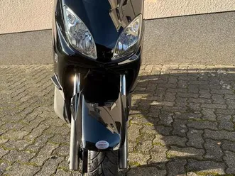 yamaha x-max 250