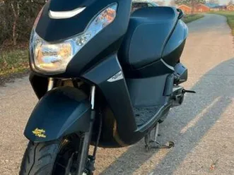 peugeot kisbee scooter - weinig km + windscherm & bagagedrag — scooters | peugeot — marktplaats