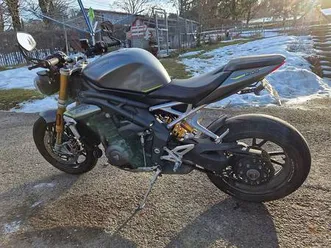 triumph speed triple 1200rs