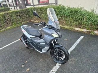 aprilia sr gt 125