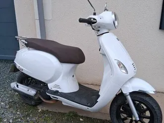 scooter blanc style vintage