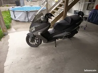vends scooter sym125 gts ie très bon état
