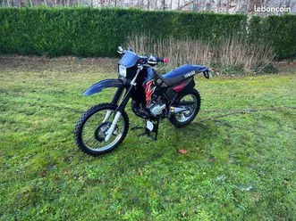 yamaha dtr 125cm3 / 9300 km seulement / 2 jeux de jantes / entretien complet vient d’être fait (kit piston, kit chaîne, etc)