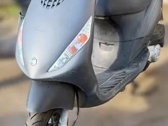 scooter piaggo zip
