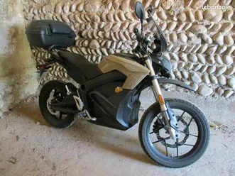 zero ds zf 14.4 21kw pare-brise haut réglable + top case 2 casques excellent état dort tout l'année dans un garage fermé aucun accident rechargée depuis toujour