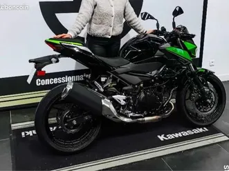 kawasaki z400 – déc 2023 – 2 300 km – état neuf – garage
