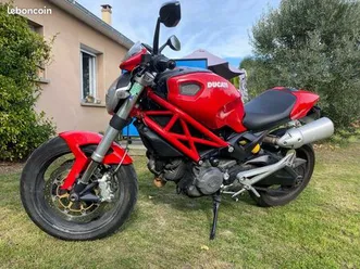 moto ducati 696