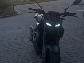 yamaha mt 125 com escape akrapovic