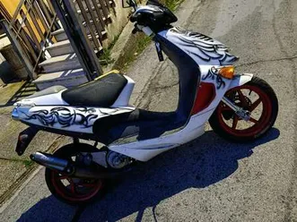 aprilia sr 50 pittura a mano bianco