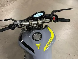 ② yamaha mt-09 gen1