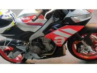 vendo aprilia tuono 660 factory (2022 - 24) usata a genova (codice 9917261) - moto.it
