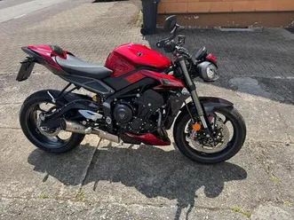 triumph street triple rs