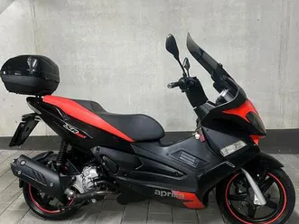 aprilia sr max 300
