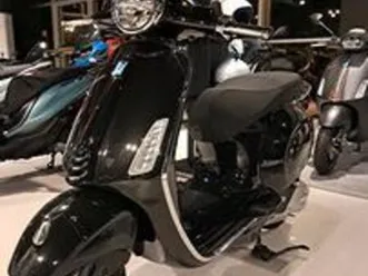 vespa primavera 50 bauletto+ supporto omaggio