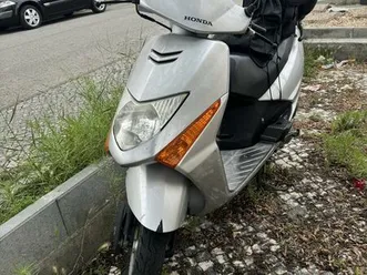 scooter honda lead coimbra (sé nova, santa cruz, almedina e são bartolomeu)