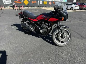 1985 kawasaki gpz 550. 7,000 miles
