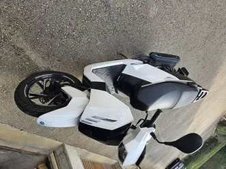 peugeot tweet 125 comme neuf, idéal pour la ville!