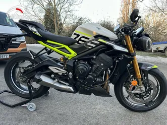triumph street triple rs moto2