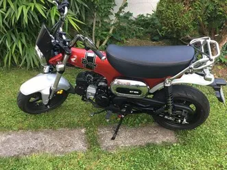 honda dax st 125 rouge en parfait état