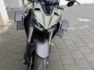 ducati streetfighter v2 storm green