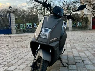 scooter électrique pink me 50 cc – très faible kilométrage – excellent état