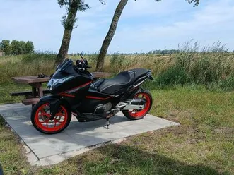 ② honda integra 750