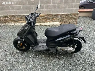 piaggio typhoon 50 – 2017 – 11 000 km – très bon état