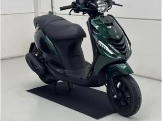 piaggio zip e5 2023 full optie | jaguar green | 2800km |brom — scooters | piaggio — marktplaats