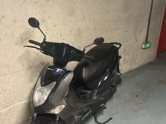 scooter kymco agility 50 cc ( jupe et moufles)