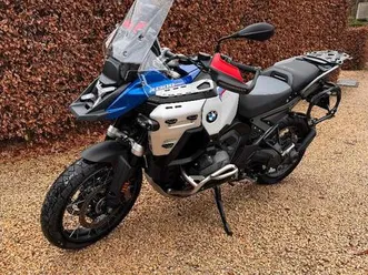 ② bmw r1300 gs adventure