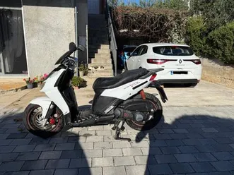 aprilia sportcity 200 cm3, 2006 god.