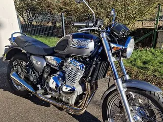 triumph thunderbird 900