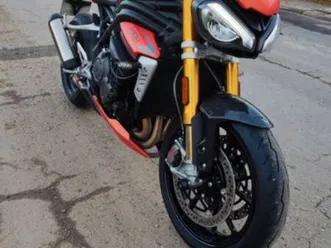 triumph speed triple 1200 rs