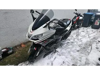 aprilia srv 850 roller