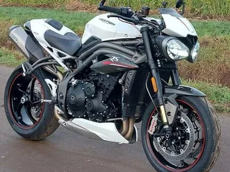 ② triumph speed triple 1050 rs te koop