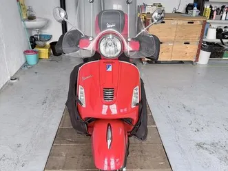 vespa 300 gts - rossa - mfk 2024