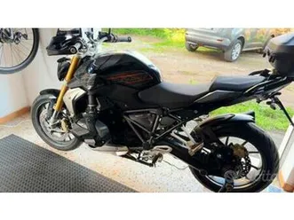 bmw r1250r triple black