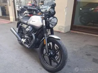 moto guzzi v7 stone con soli 1700 km