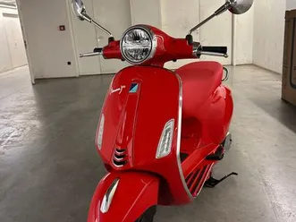 vespa primavera 125 red