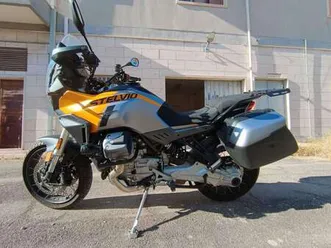 moto guzzi stelvio giallo
