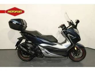 honda forza 300 nss zwart