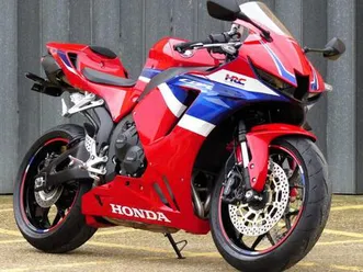 2024 honda cbr600rr euro 5 plus – exceptional condition, fsh, akrapovic exhaust.