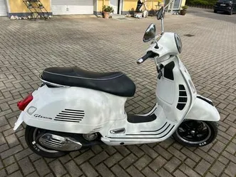vespa 300 gts super 1. hand