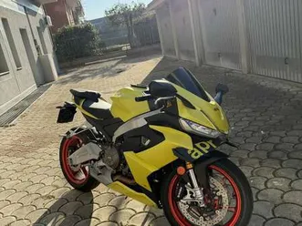 aprilia rs 660 giallo